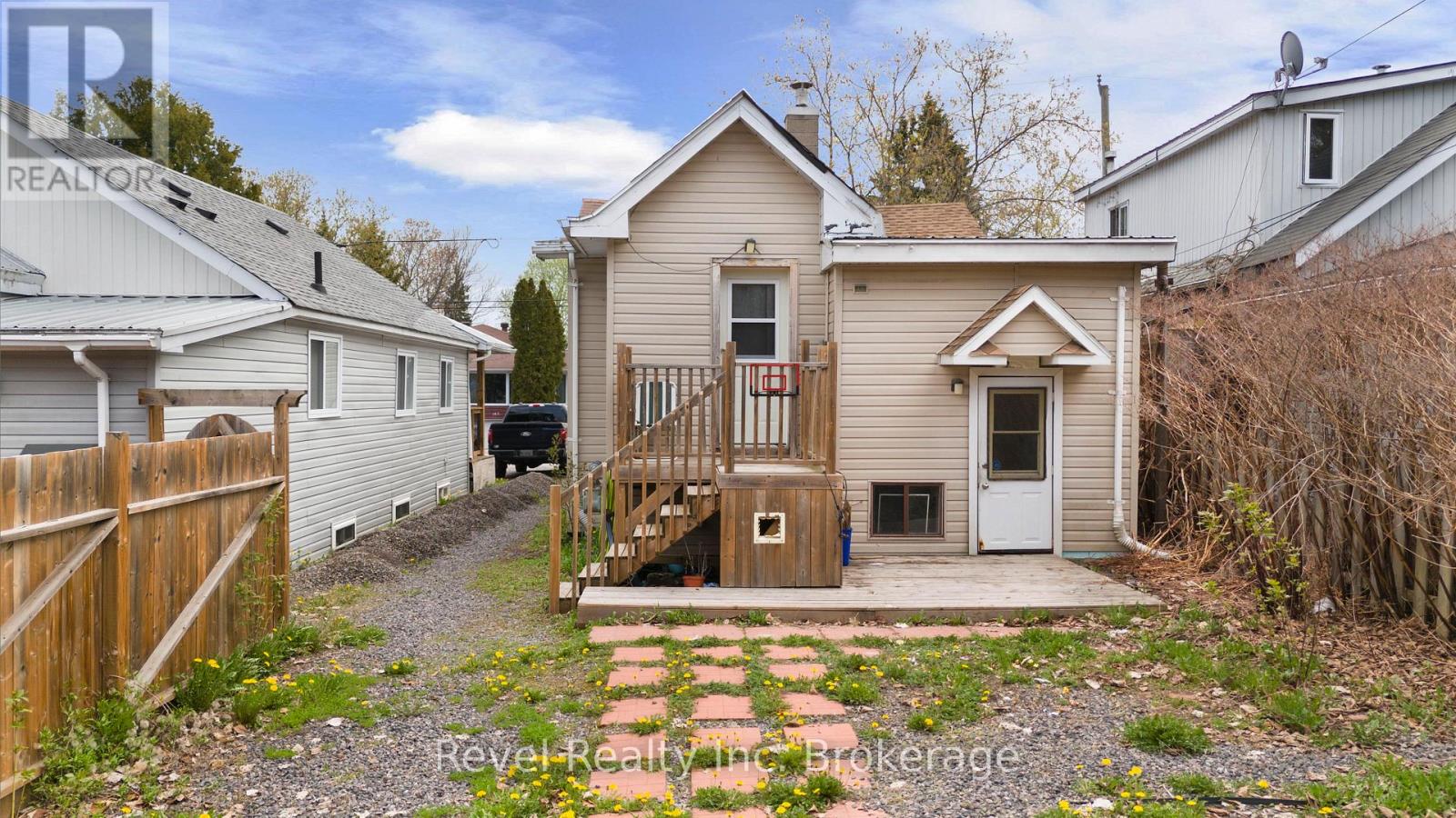 155 Duke Street W Property Photo 43