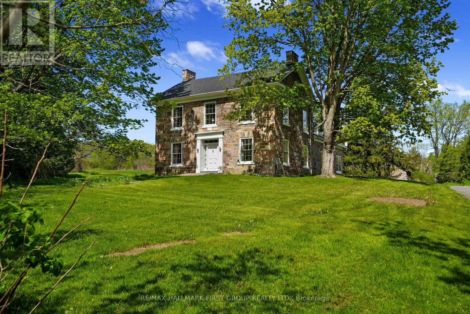 2247 Van Luven Road Photo de la propriété 1