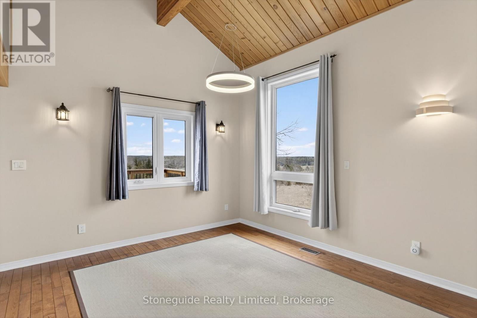 2509 12th Line Property Photo 15