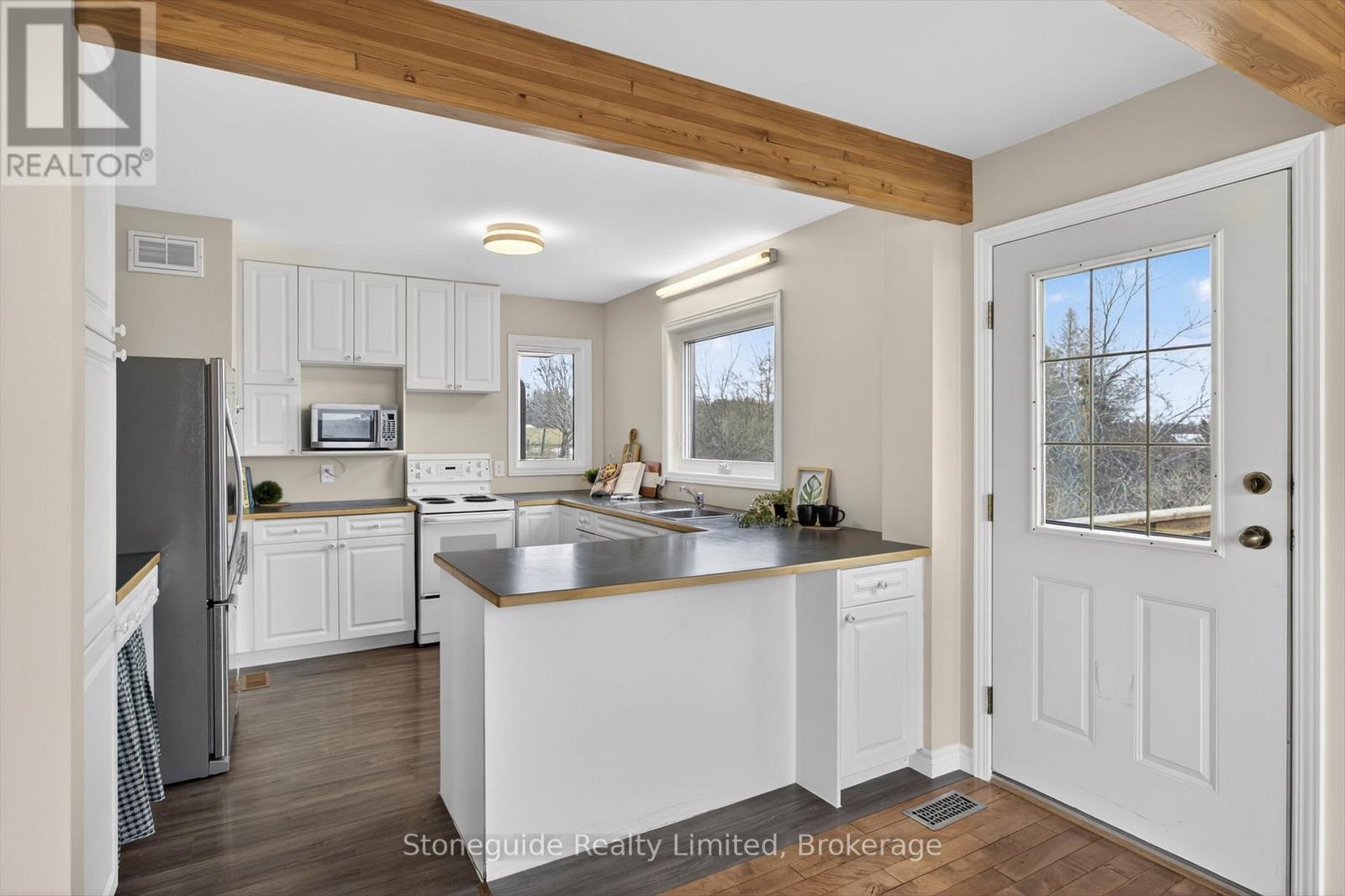 2509 12th Line Property Photo 18