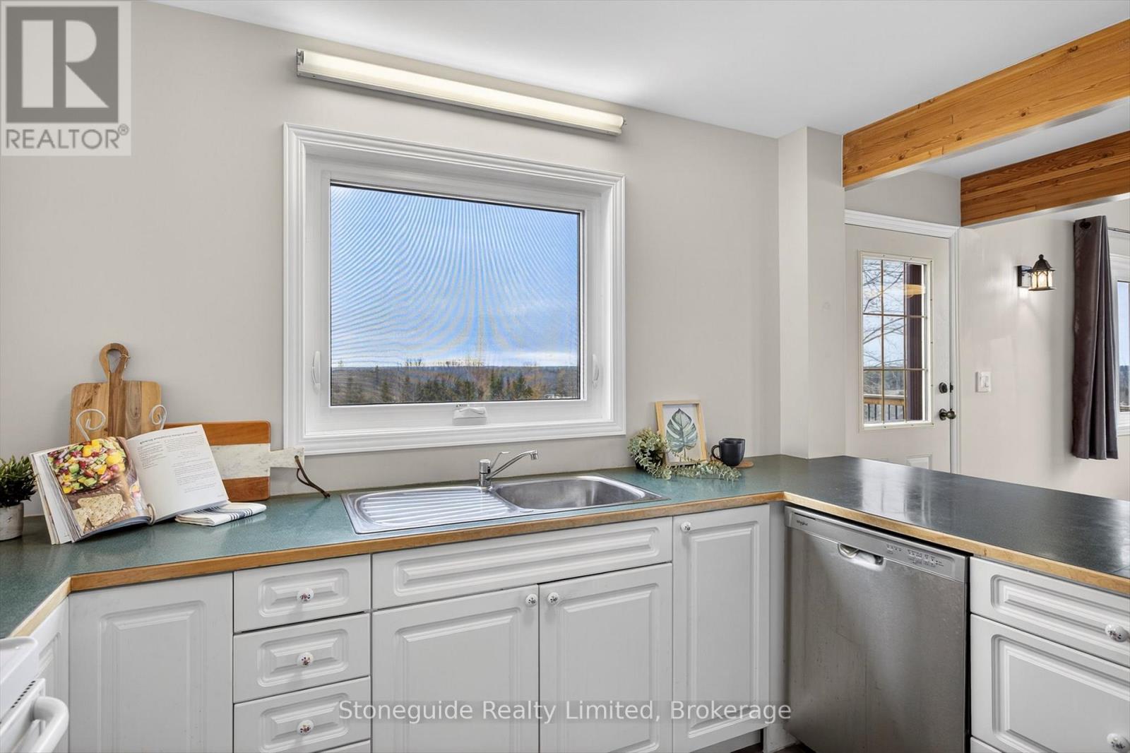 2509 12th Line Property Photo 19