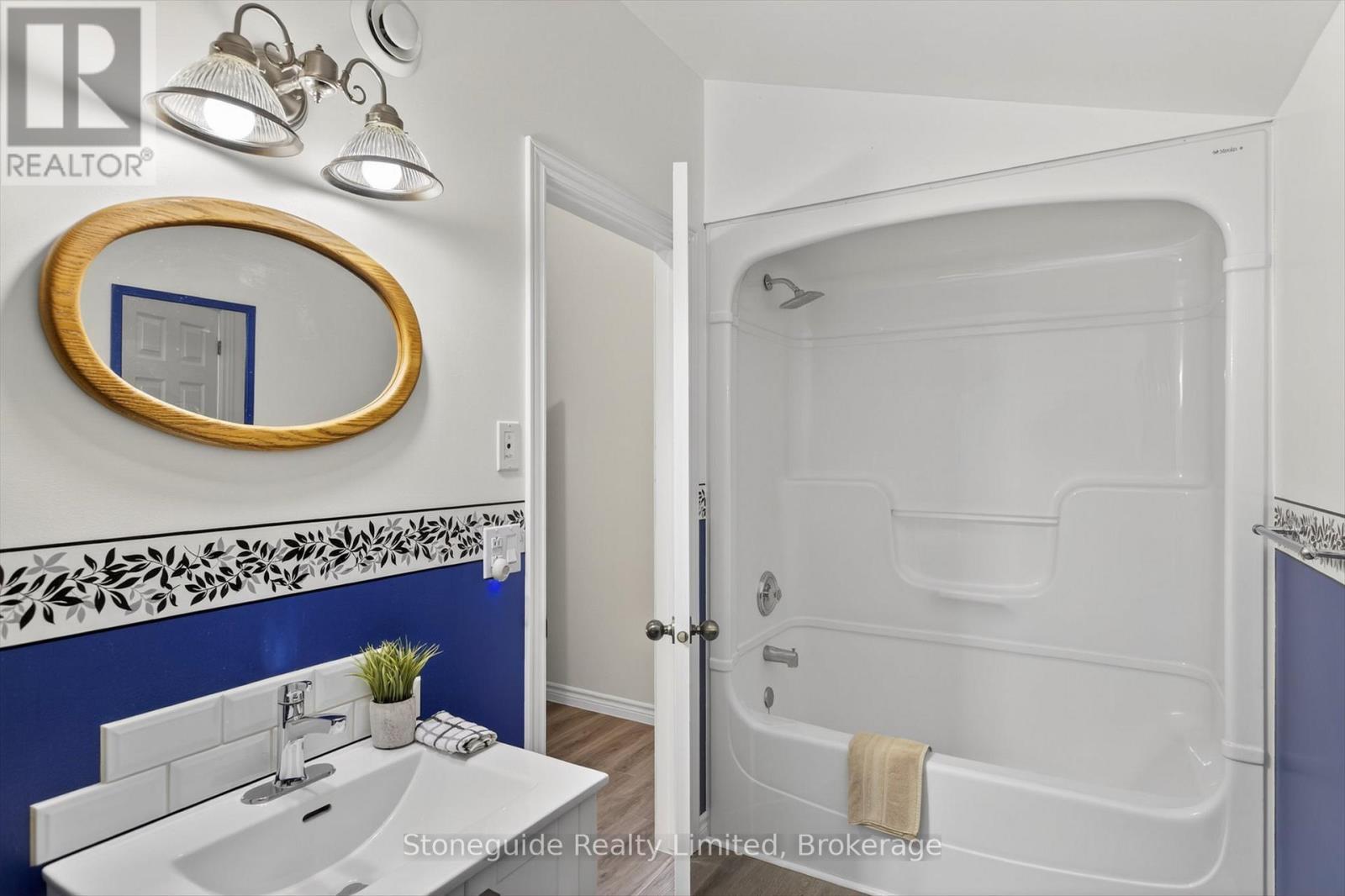 2509 12th Line Property Photo 28