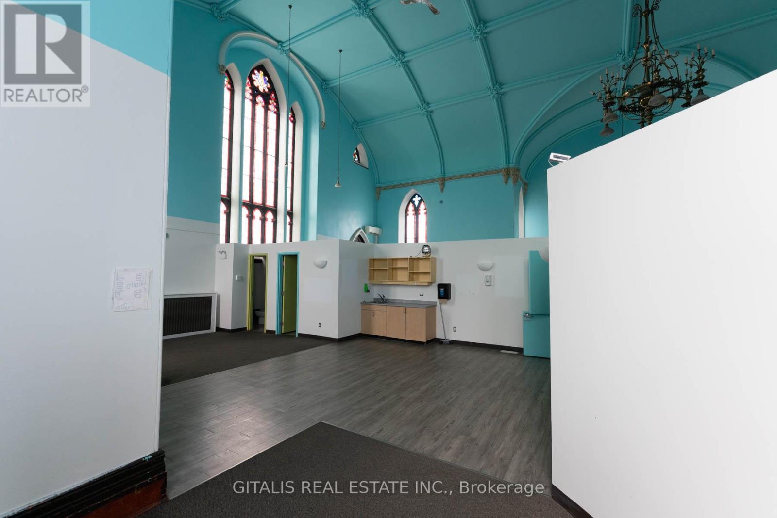 126 Wellington Street Property Photo 7