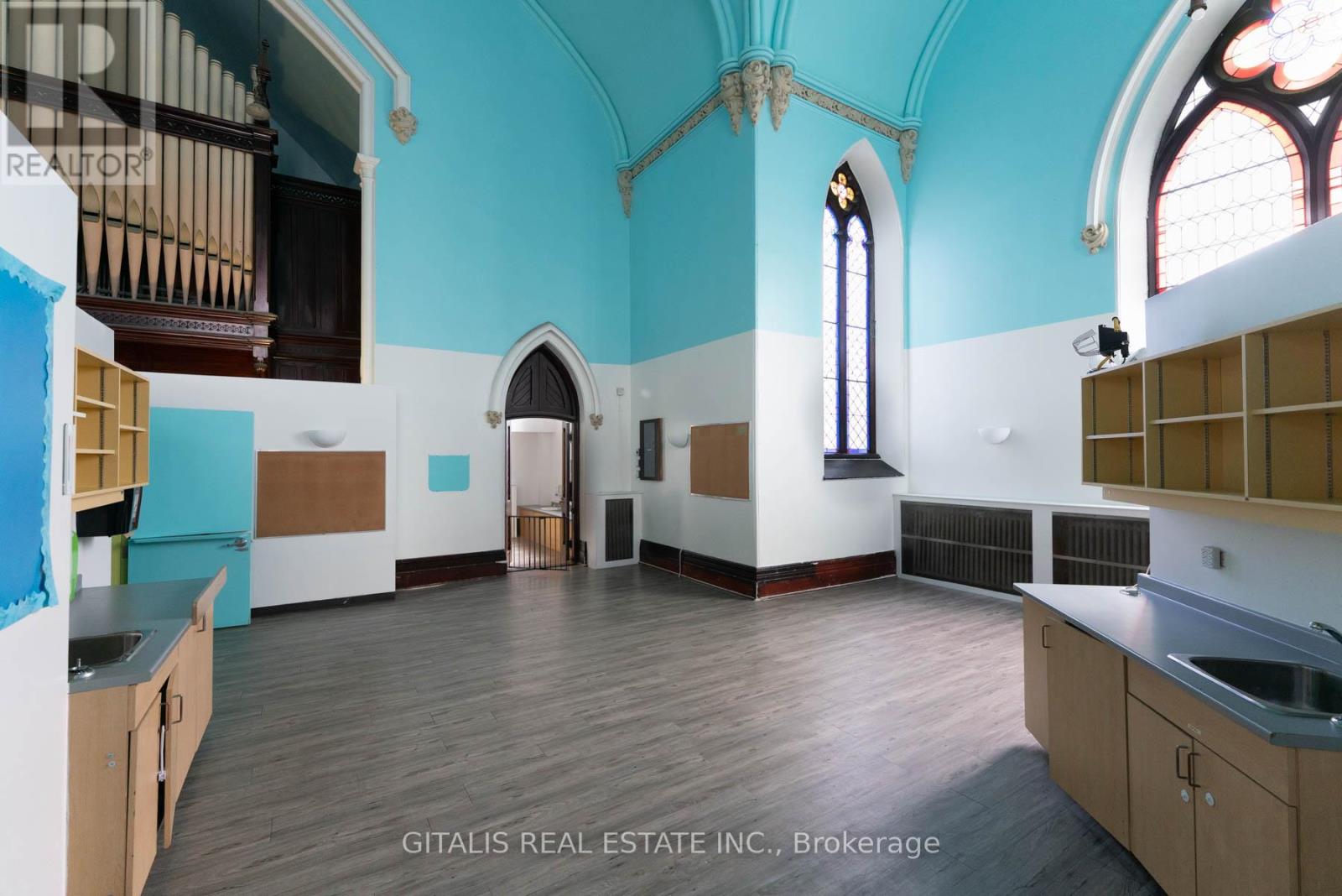 126 Wellington Street Property Photo 8