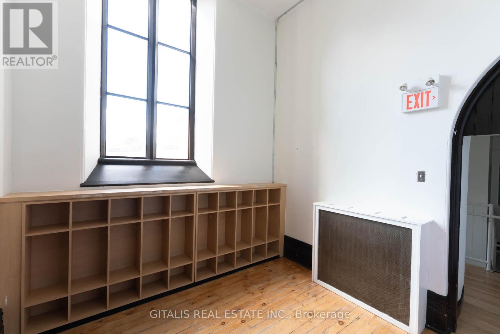 126 Wellington Street Property Photo 10