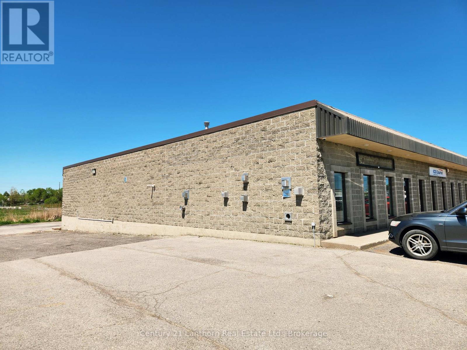 A - 122 Parks Drive Property Photo 3