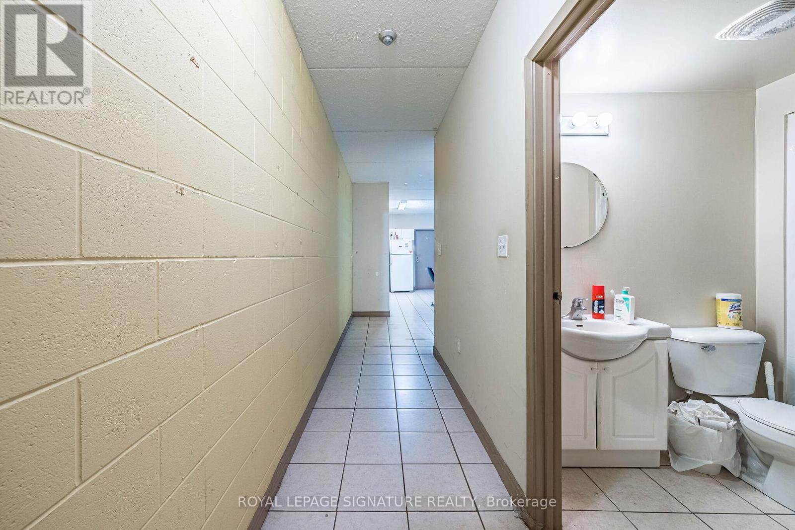 401 - 251 Lester Street Property Photo 9