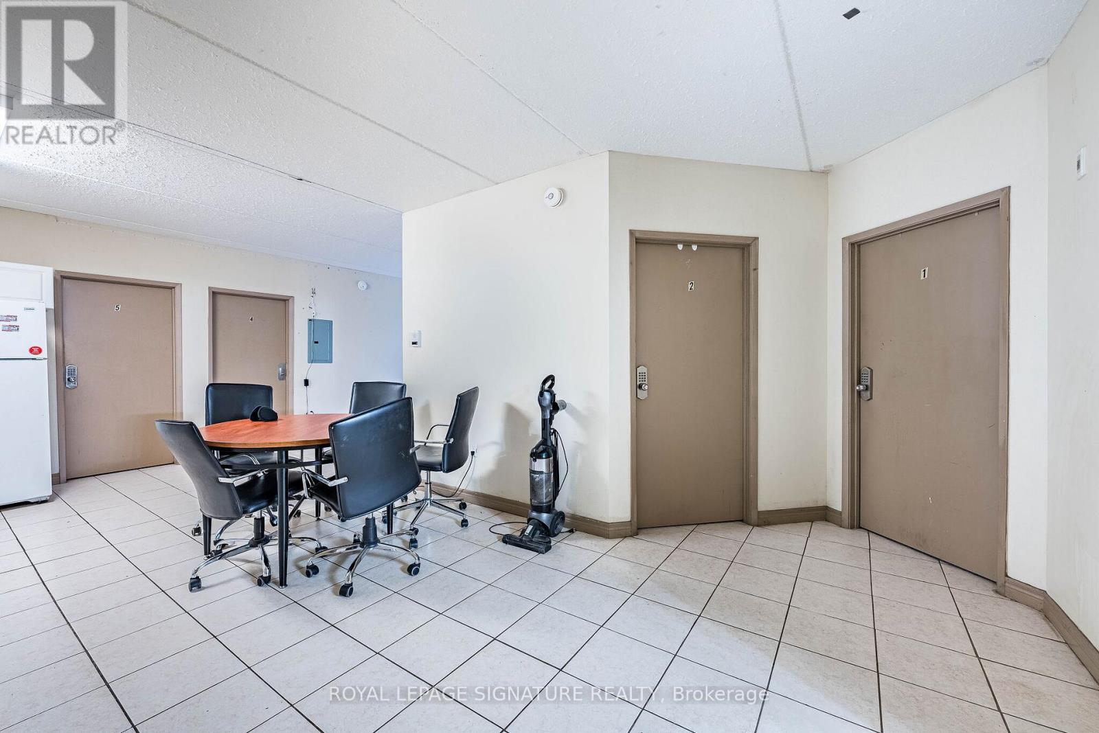 401 - 251 Lester Street Property Photo 10
