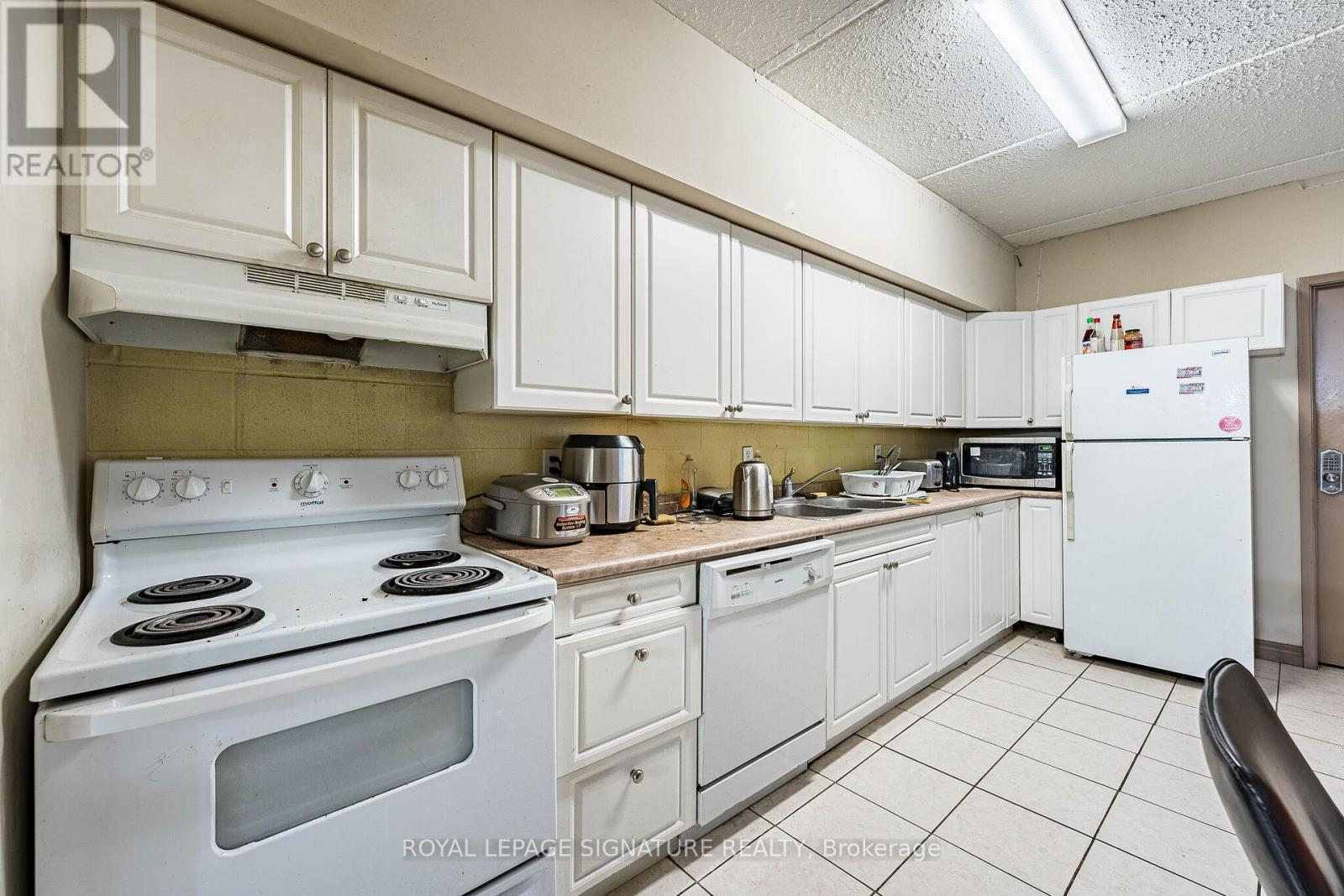 401 - 251 Lester Street Property Photo 12