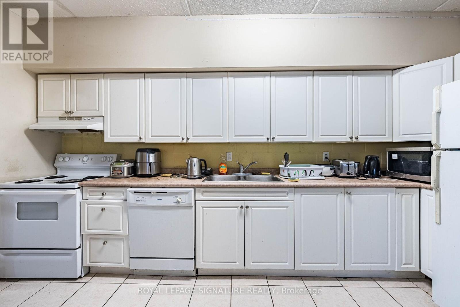 401 - 251 Lester Street Property Photo 13