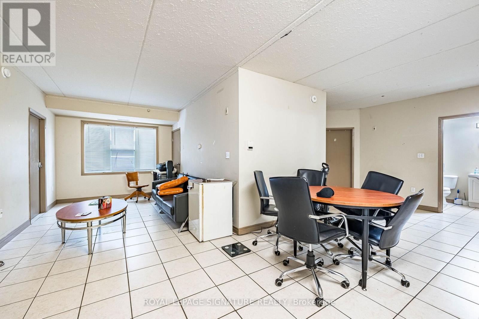 401 - 251 Lester Street Property Photo 15