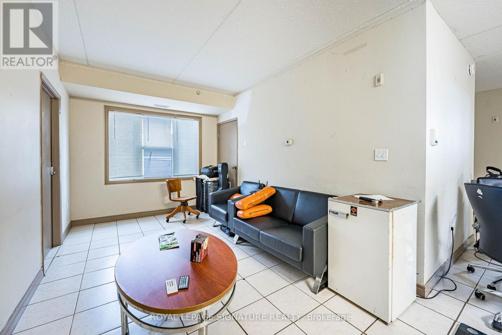 401 - 251 Lester Street Property Photo 16