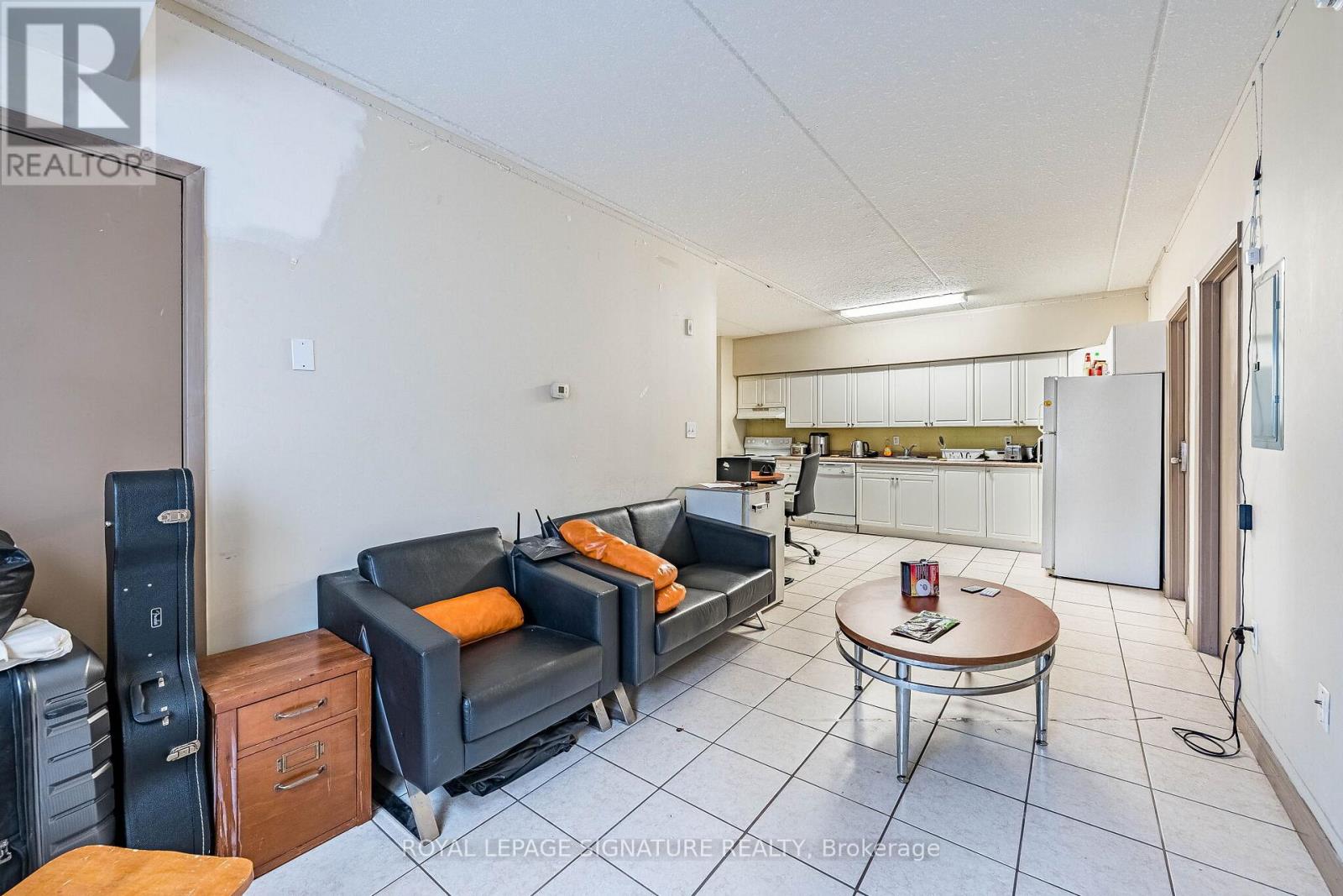 401 - 251 Lester Street Property Photo 17