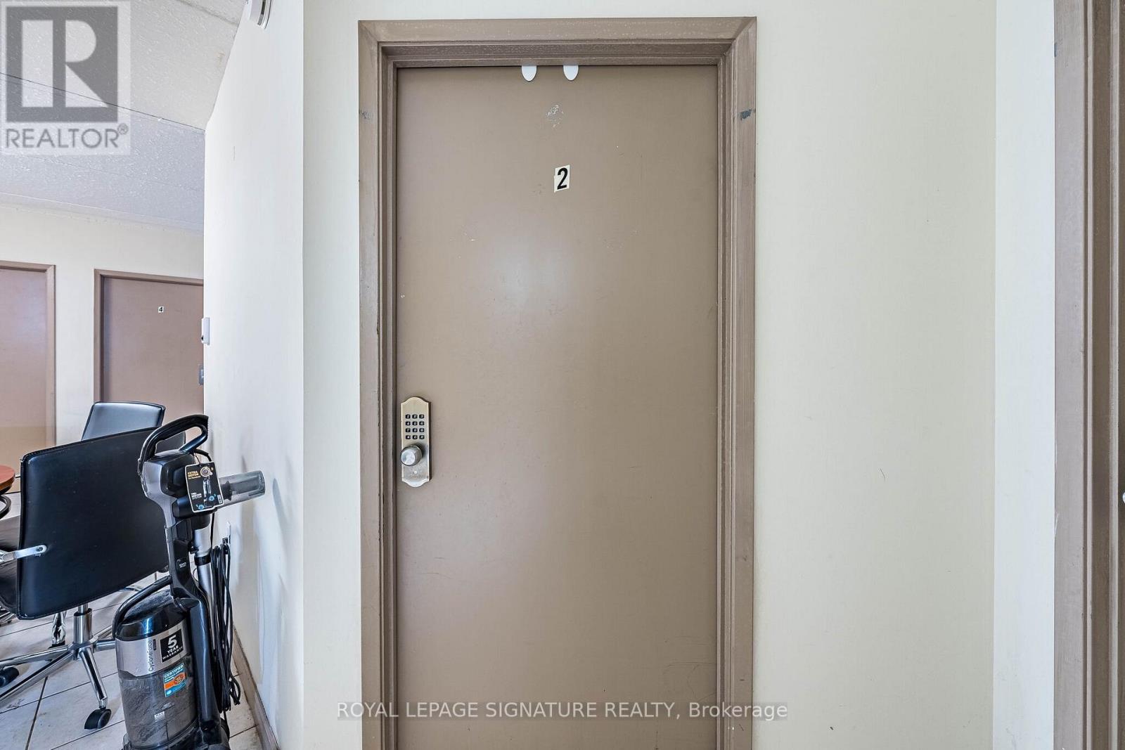 401 - 251 Lester Street Property Photo 27