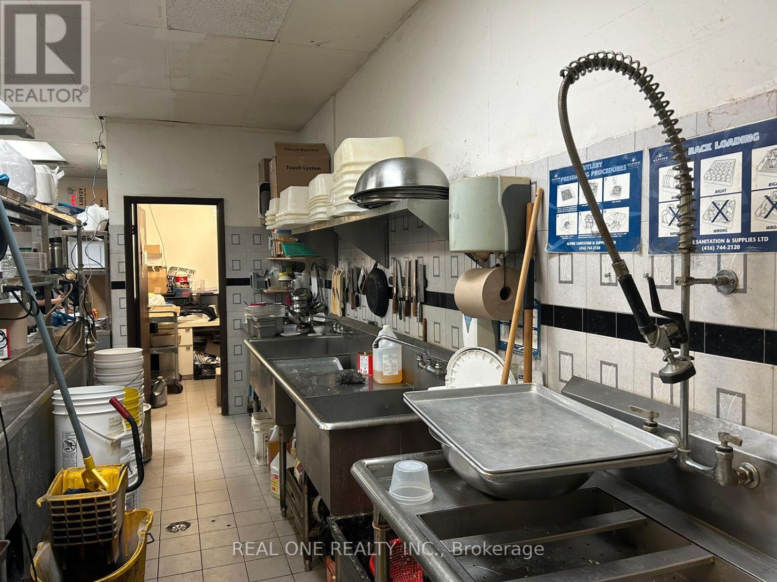 106 - 101 Osler Drive Property Photo 6