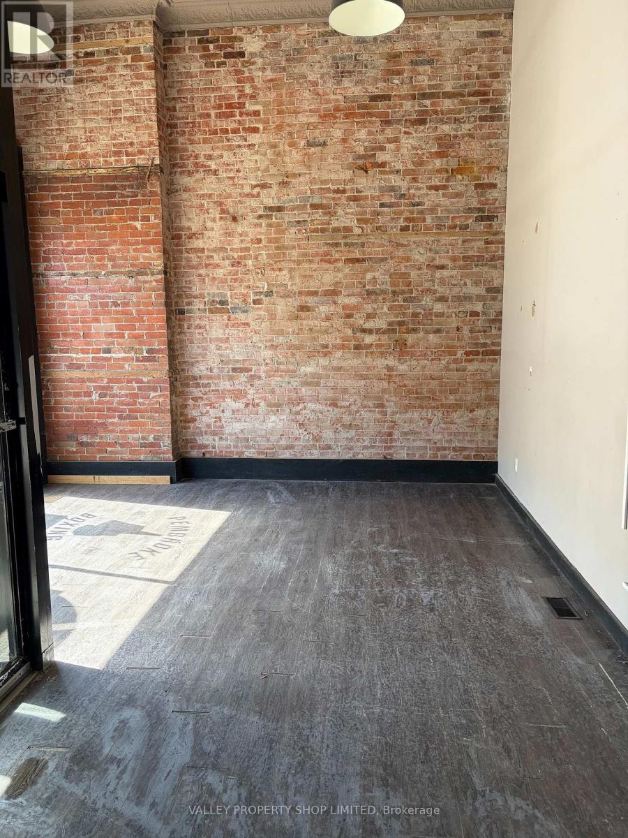 21 Pembroke Street W Property Photo 7