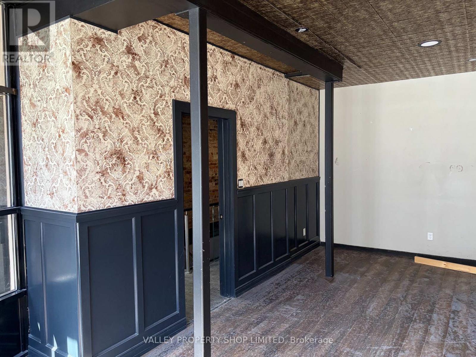 21 Pembroke Street W Property Photo 11