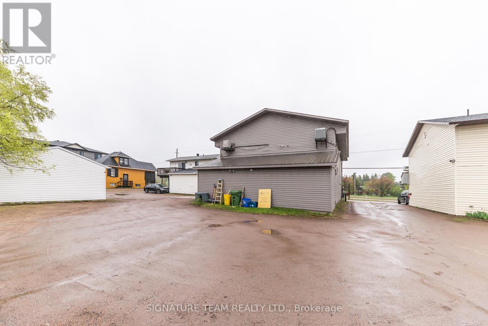 3227 Petawawa Boulevard Property Photo 4
