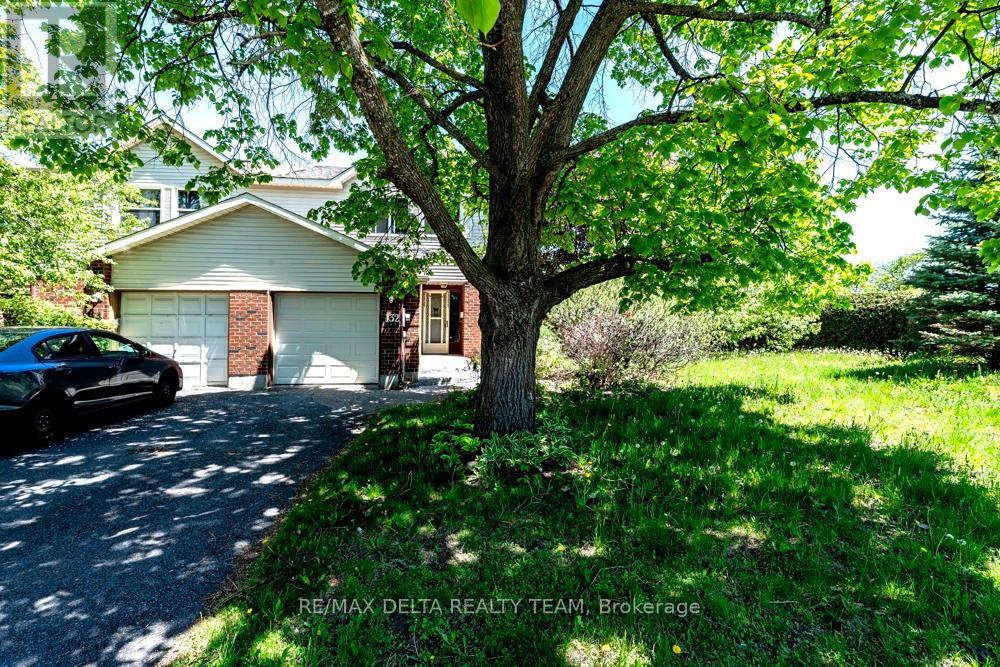 132 Acklam Terrace W Property Photo 2