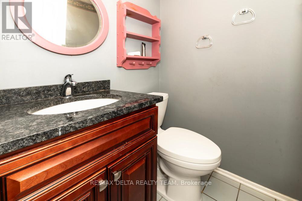 132 Acklam Terrace W Property Photo 5