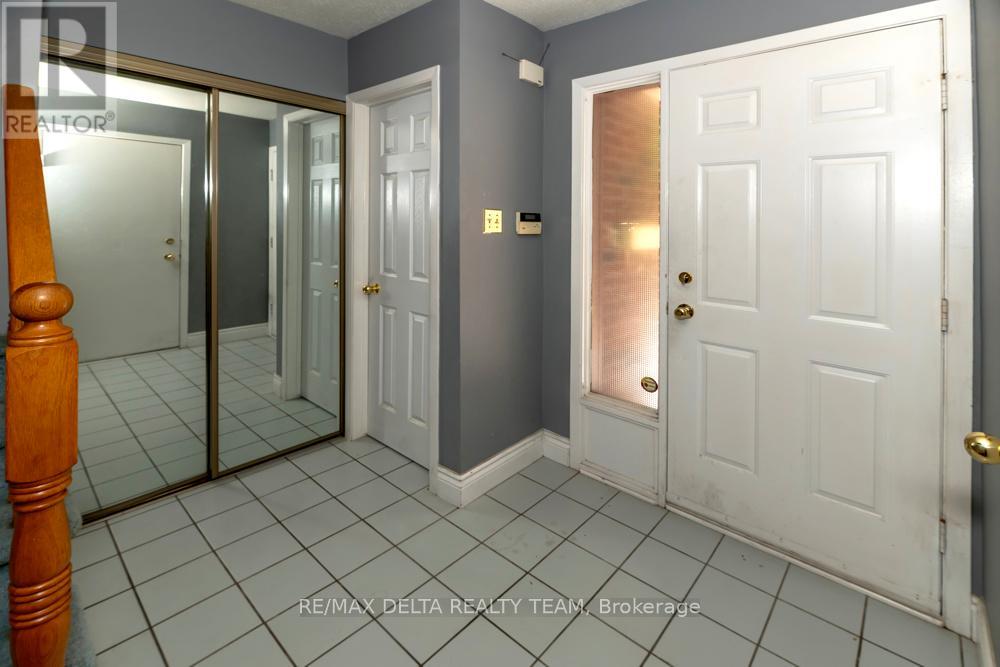 132 Acklam Terrace W Property Photo 6