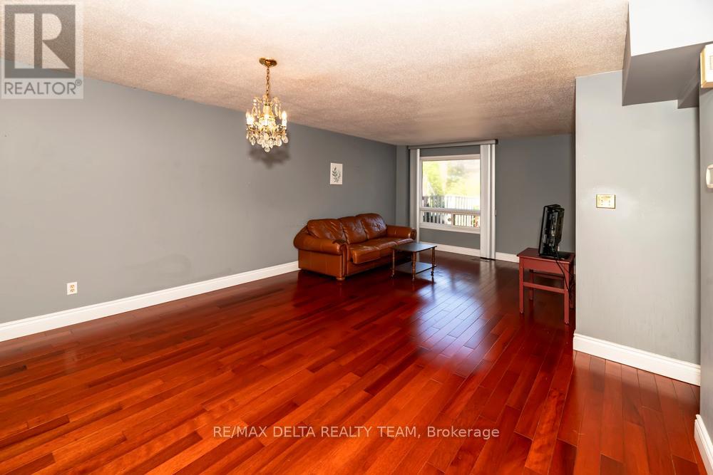 132 Acklam Terrace W Property Photo 7