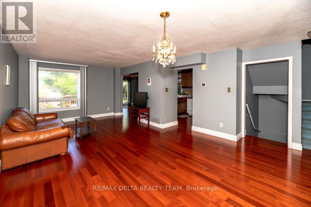 132 Acklam Terrace W Property Photo 8