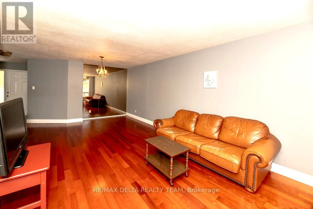 132 Acklam Terrace W Property Photo 10
