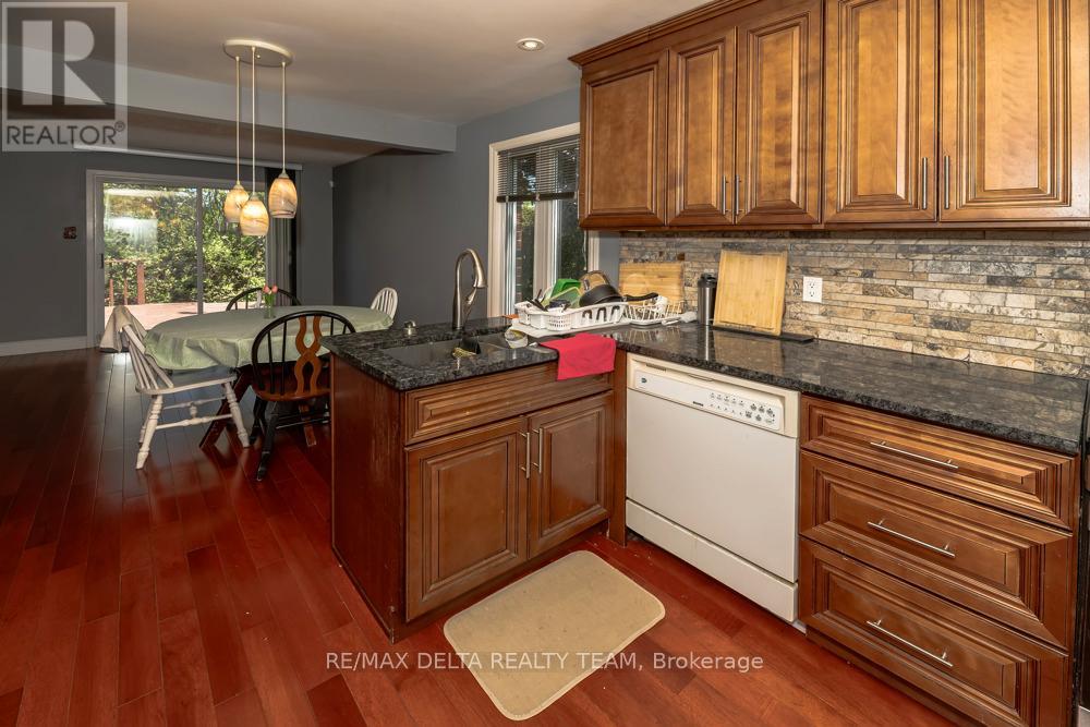 132 Acklam Terrace W Property Photo 12