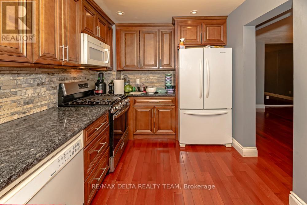 132 Acklam Terrace W Property Photo 13