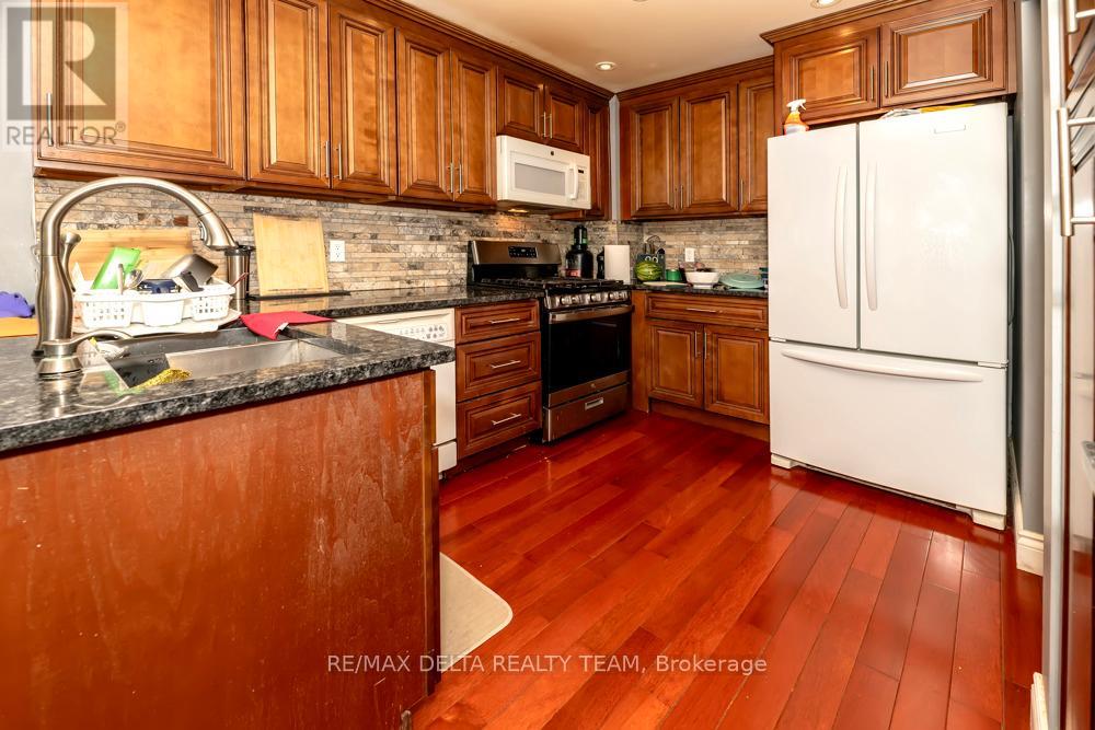 132 Acklam Terrace W Property Photo 14