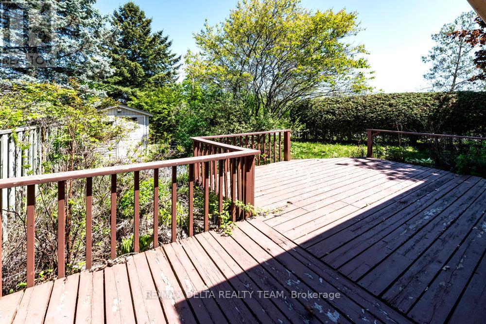 132 Acklam Terrace W Property Photo 20