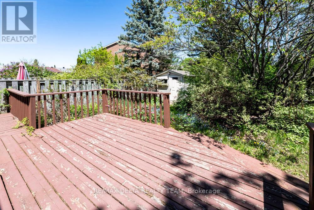 132 Acklam Terrace W Property Photo 21