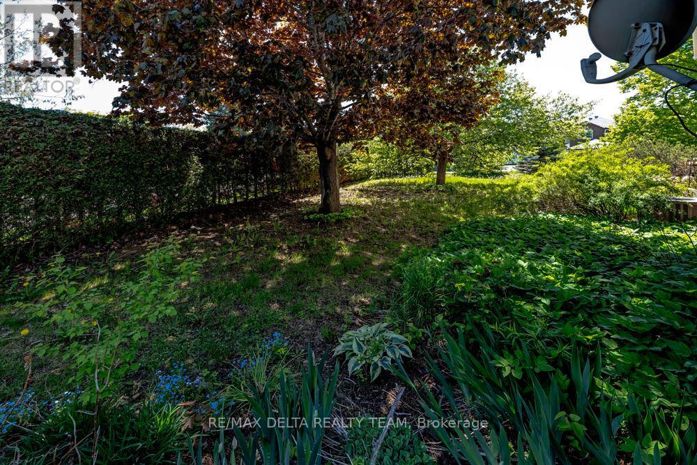 132 Acklam Terrace W Property Photo 22