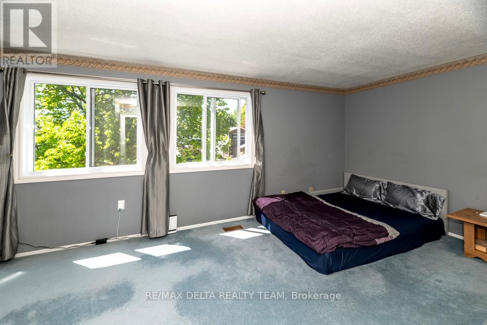 132 Acklam Terrace W Property Photo 23