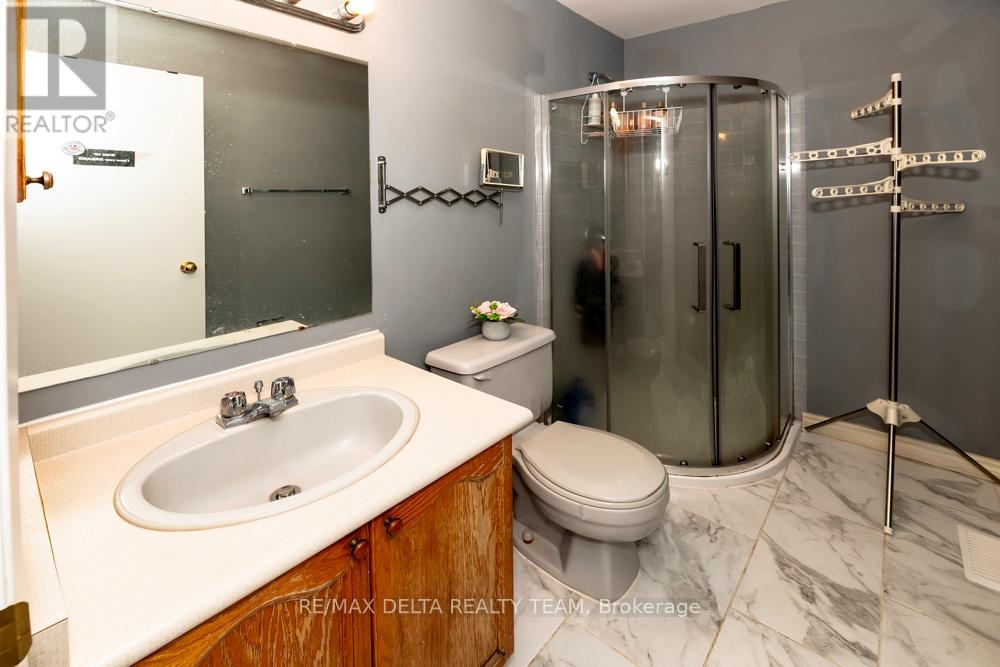 132 Acklam Terrace W Property Photo 24