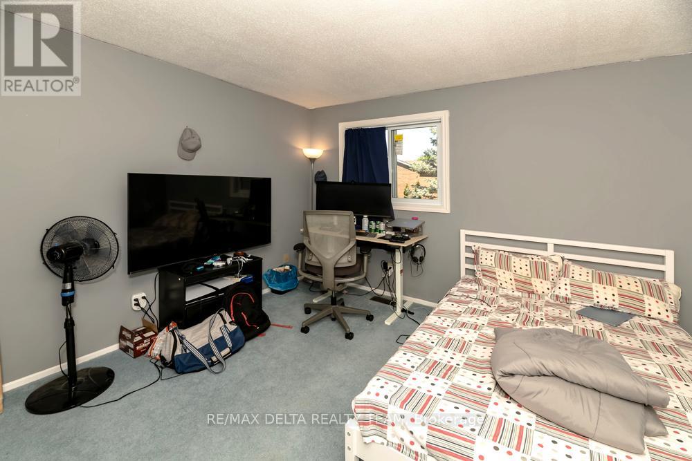 132 Acklam Terrace W Property Photo 26