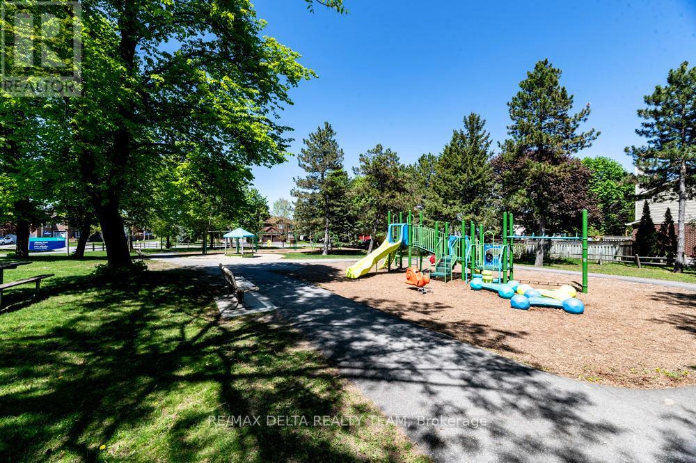 132 Acklam Terrace W Property Photo 27