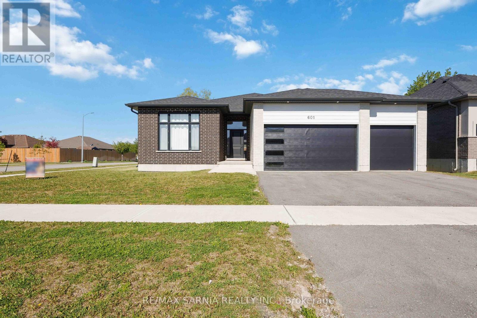 601 Sweetbay Crescent Property Photo 1