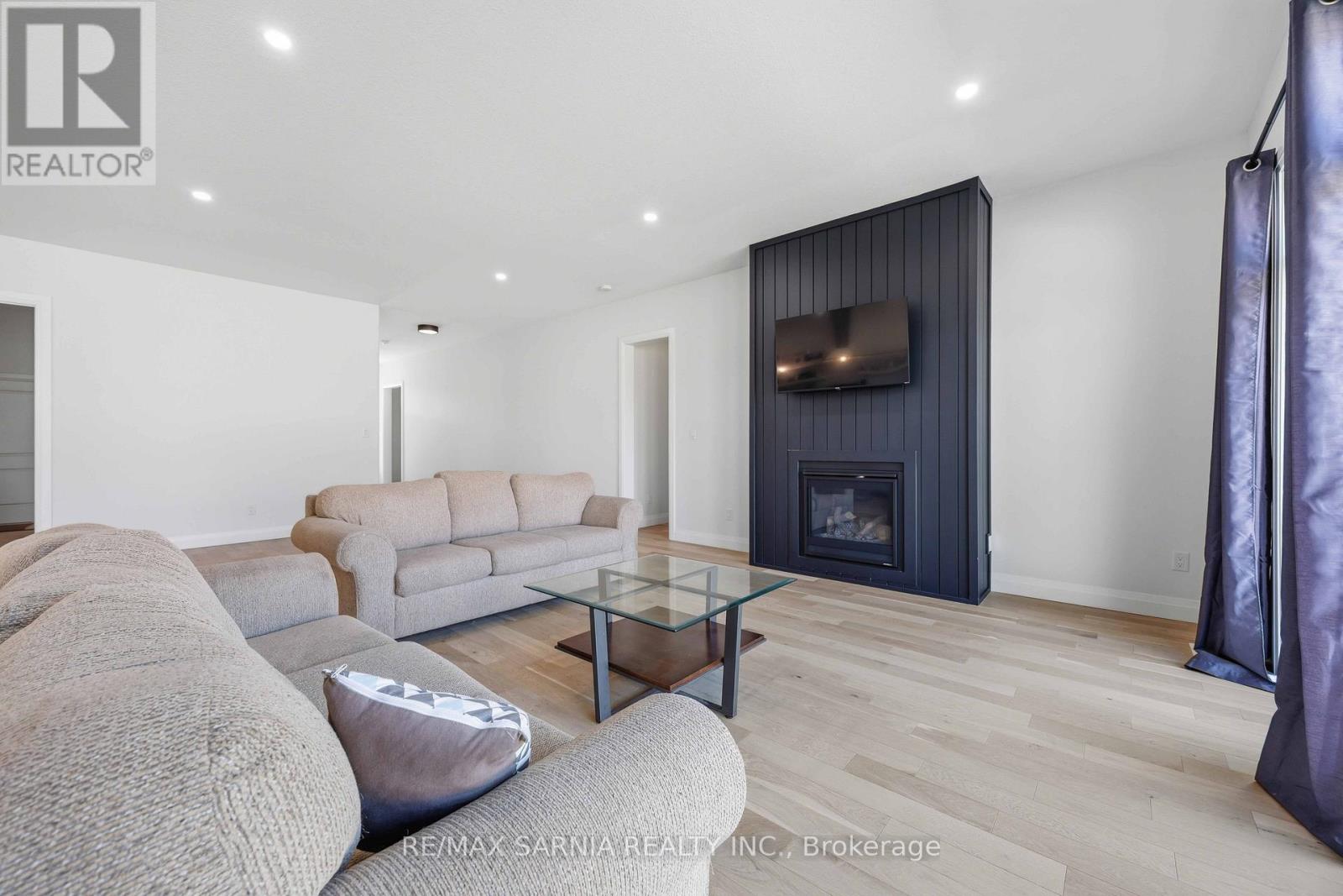 601 Sweetbay Crescent Property Photo 4
