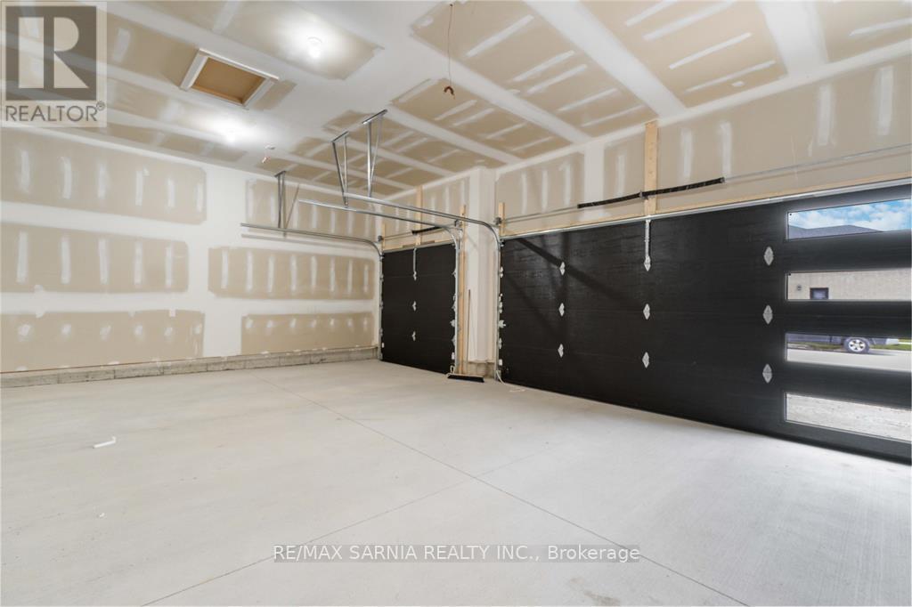 601 Sweetbay Crescent Property Photo 31