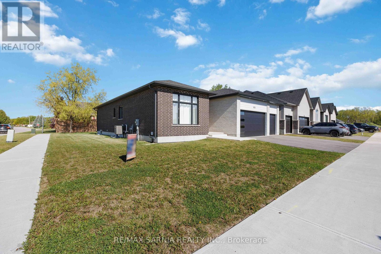 601 Sweetbay Crescent Property Photo 36