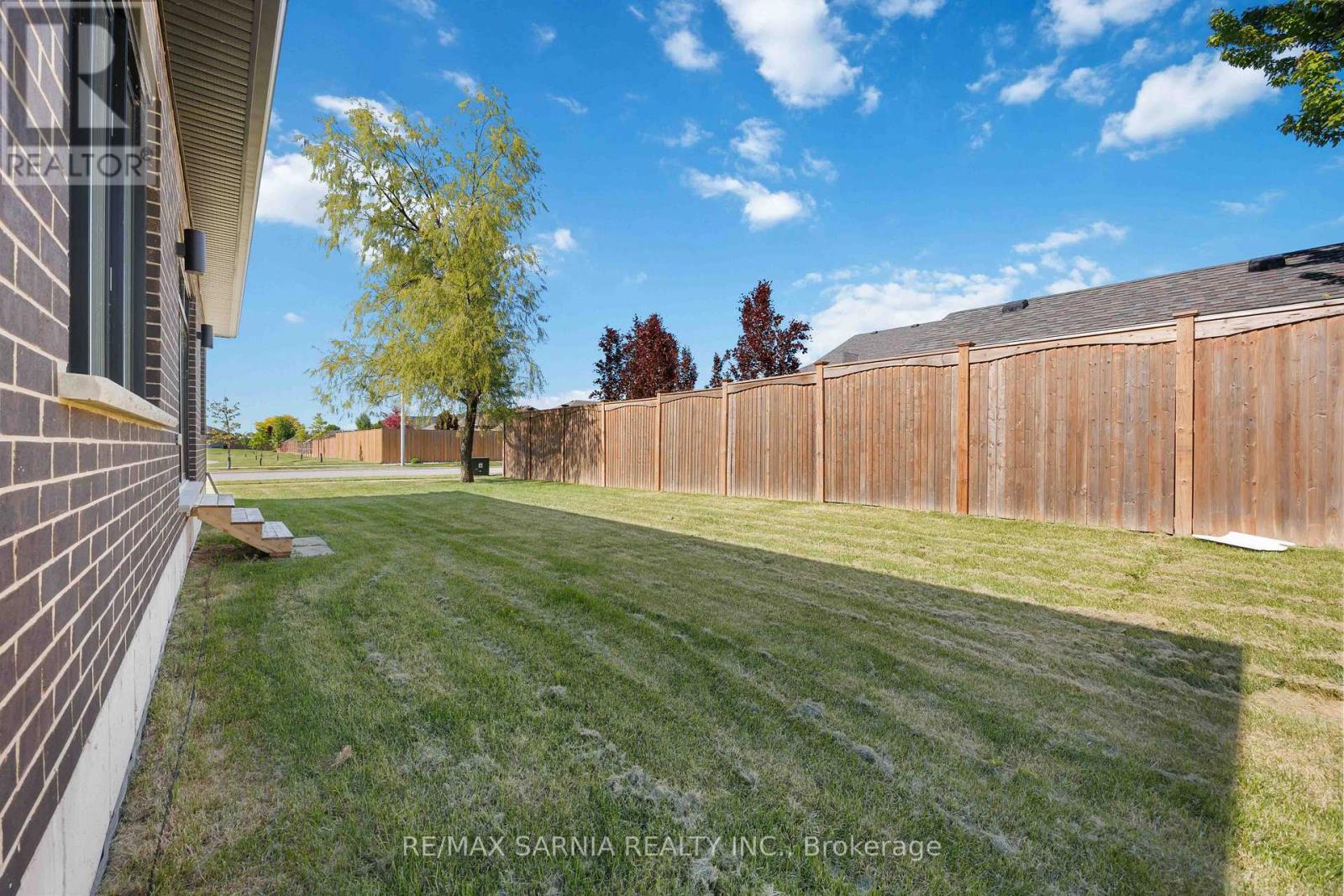 601 Sweetbay Crescent Property Photo 39