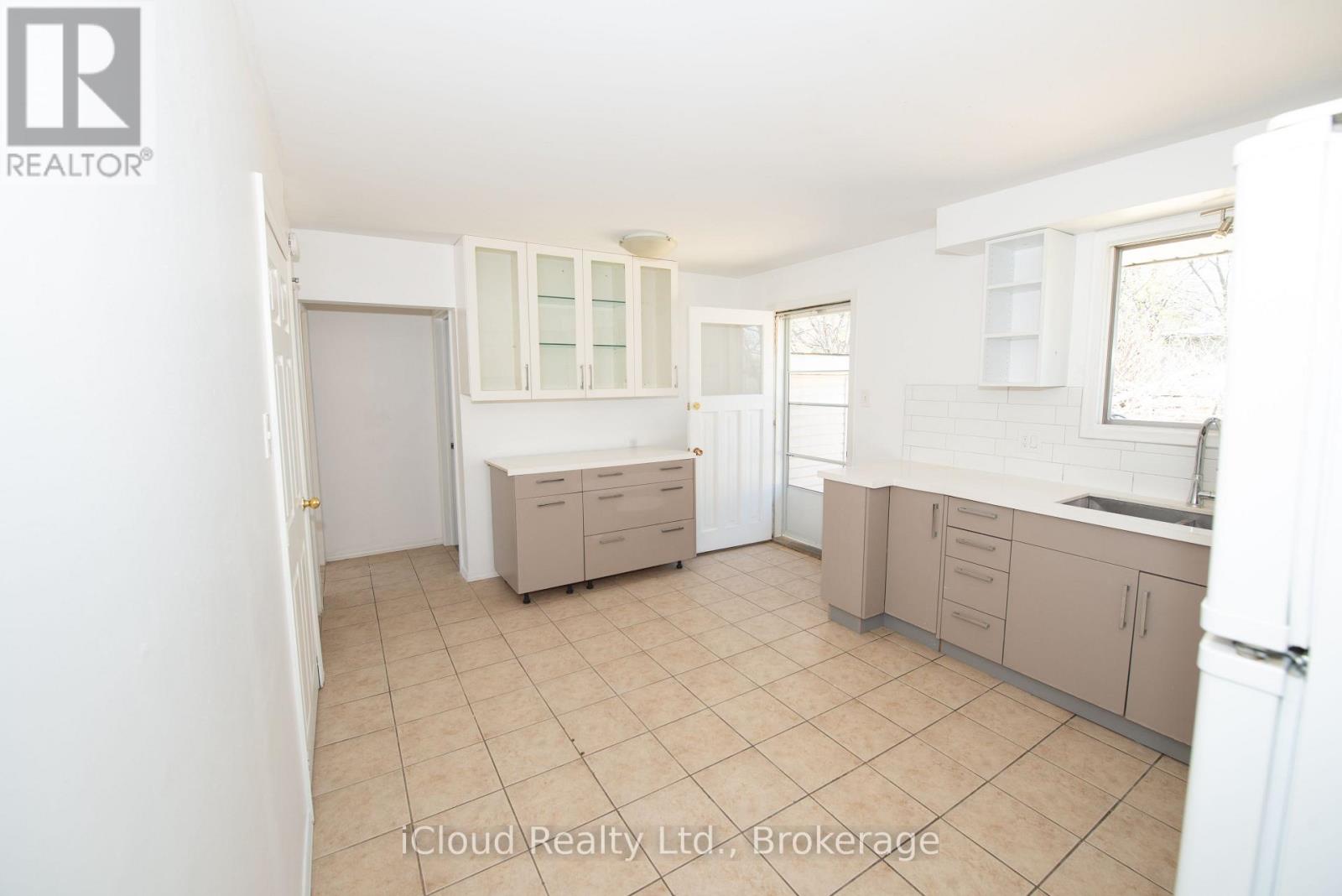 536 Glen Forrest Boulevard Property Photo 3