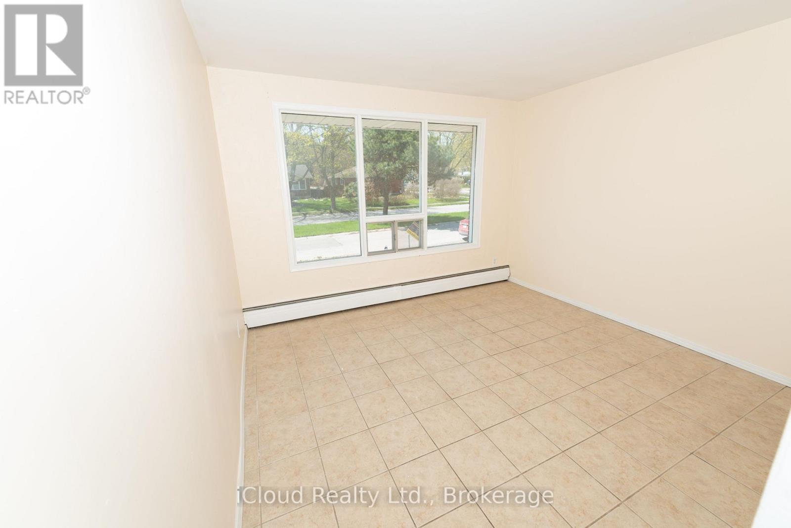536 Glen Forrest Boulevard Property Photo 5