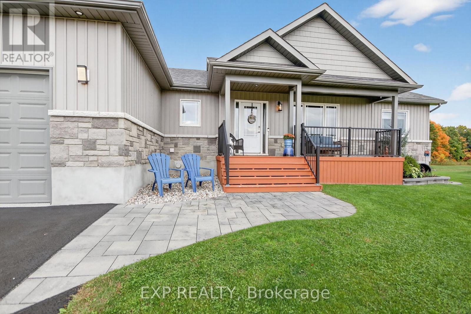 305 Moore Crescent Property Photo 4