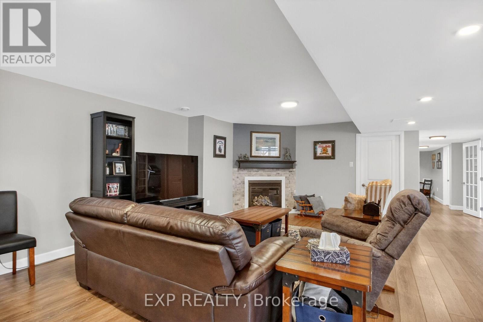 305 Moore Crescent Property Photo 32