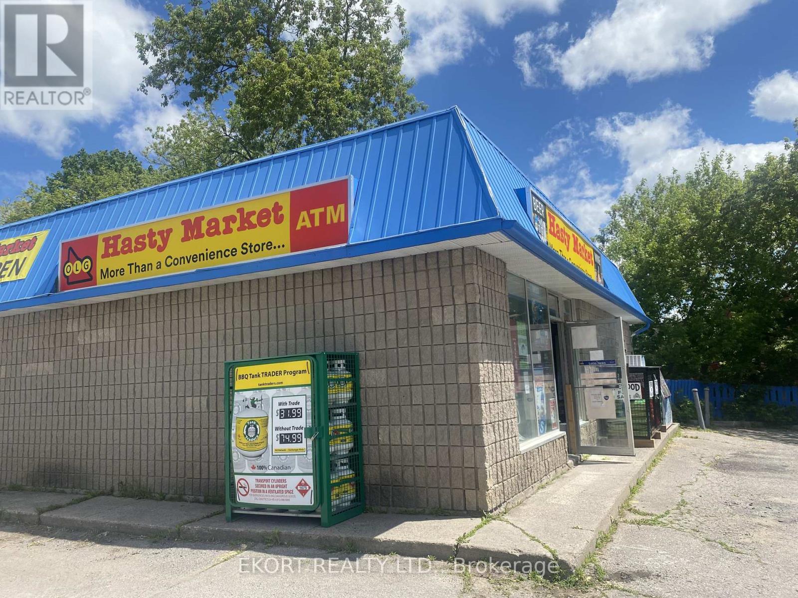 66 St Lawrence Street W Property Photo 2