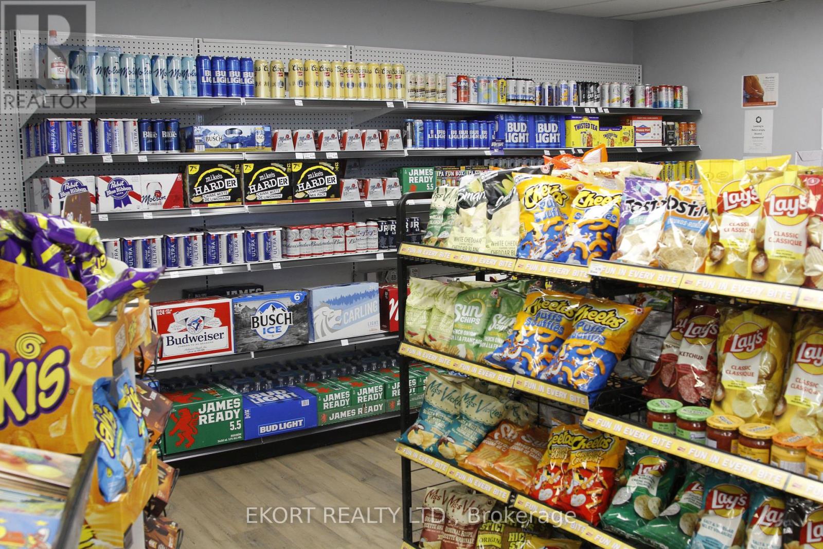 66 St Lawrence Street W Property Photo 11