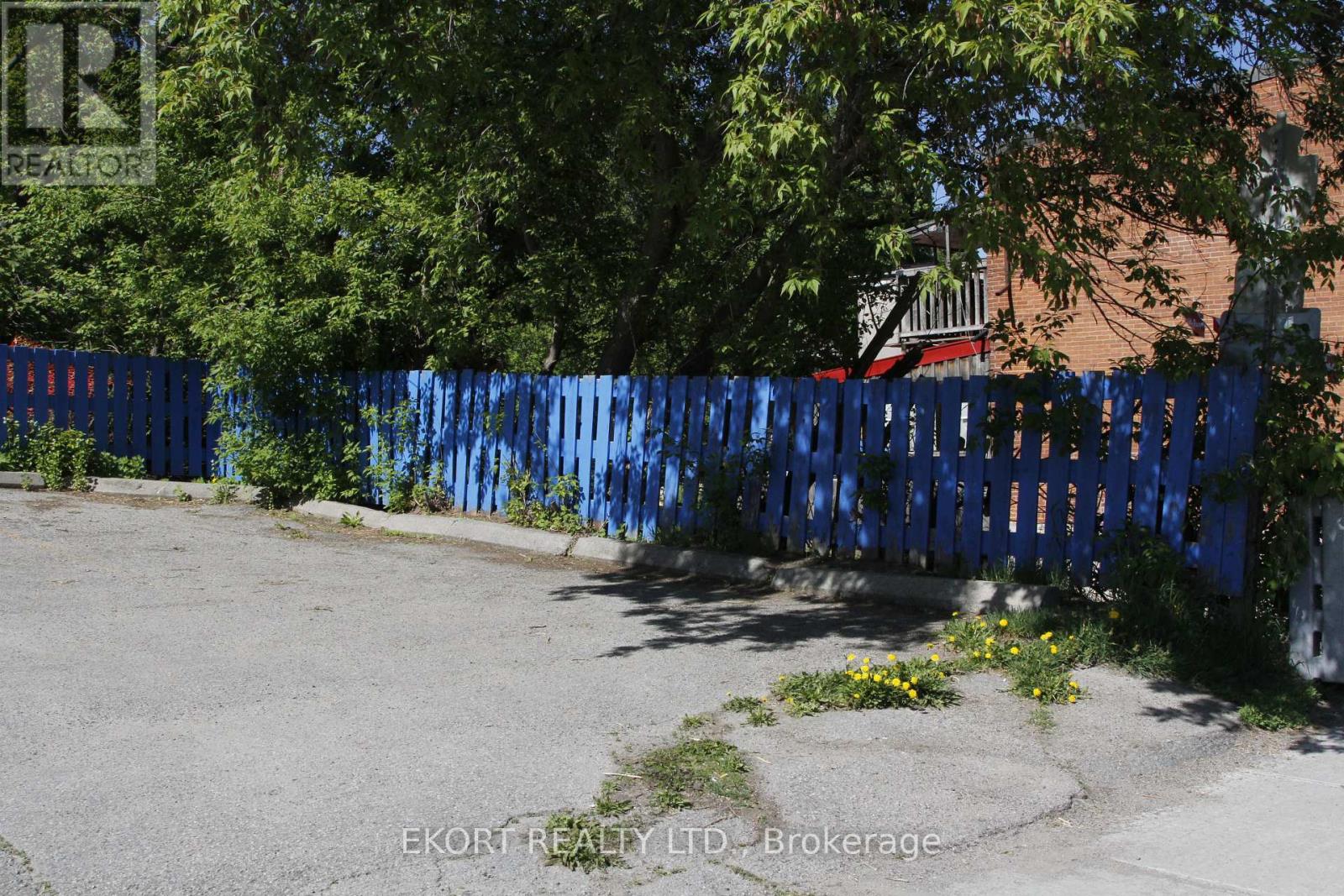 66 St Lawrence Street W Property Photo 23